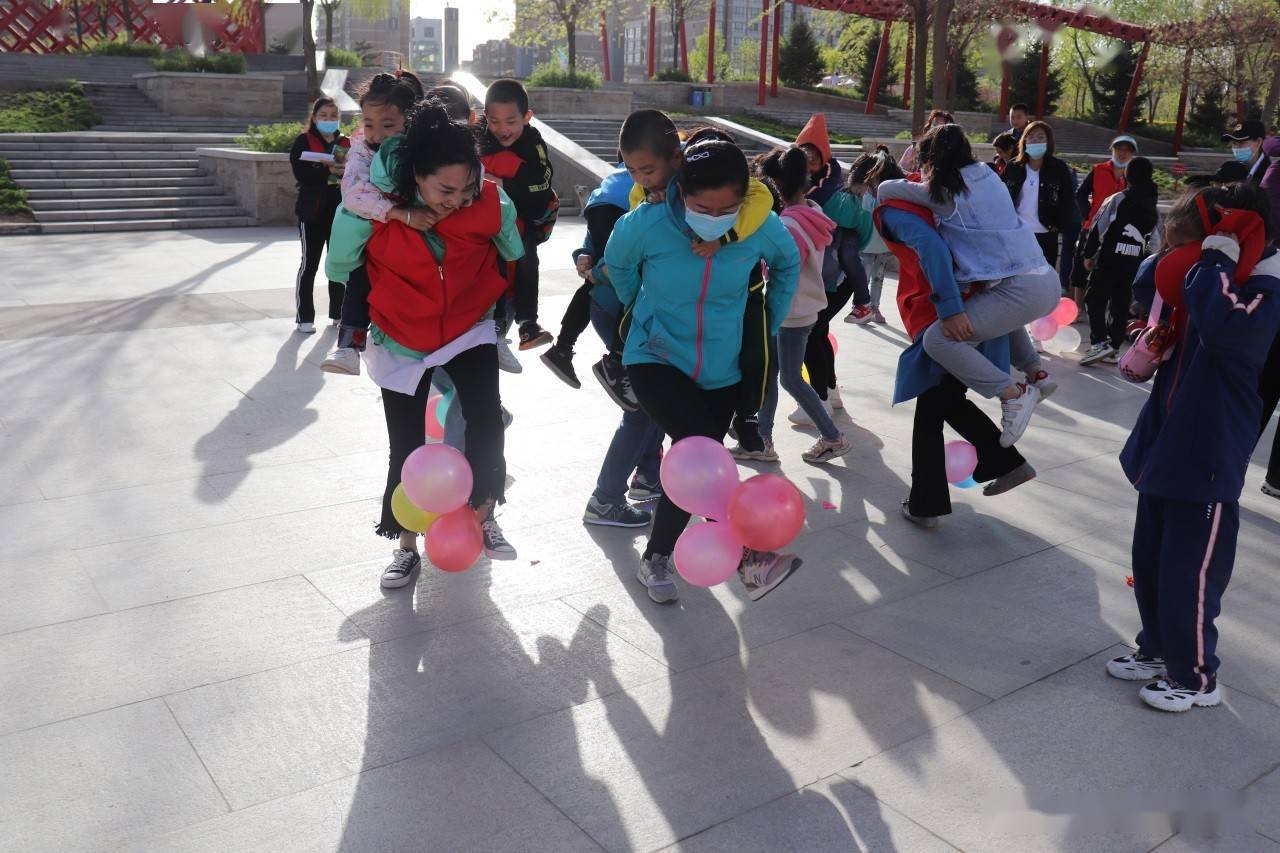 别样的五一假期|榆阳区阳光城社区开展亲子趣味运动会_活动