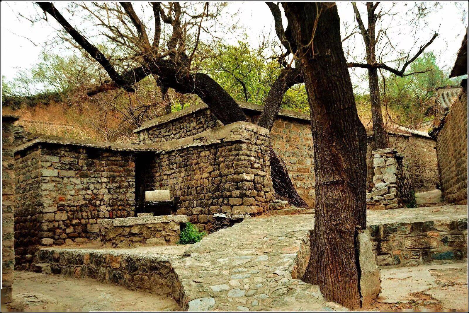 乏驴岭村古街巷  许会生摄