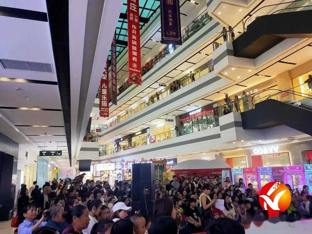 兴鹏商业广场人气骤增五一掀起消费小高峰