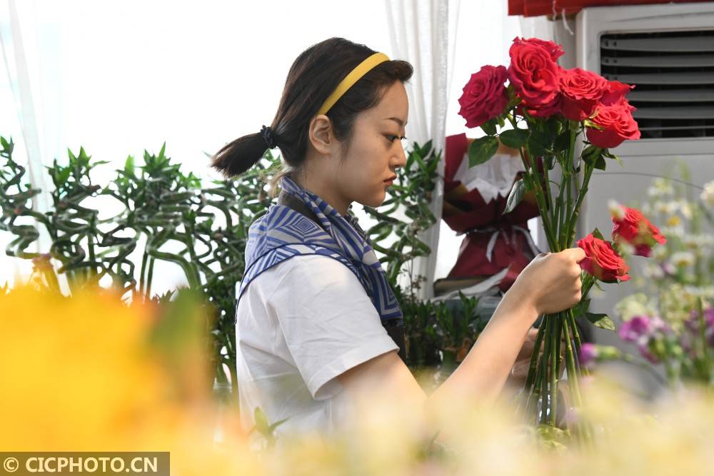 母亲节临近鲜花俏销 广平县