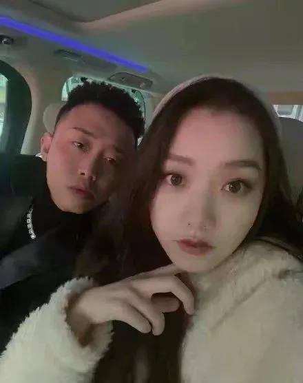 gai骚扰女粉私聊曝光过往黑历史被扒曾带哺乳期老婆蹦迪