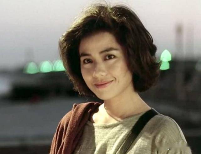 这个没嫁进豪门的港风美女,如今活成人人羡慕的样子_钟楚红