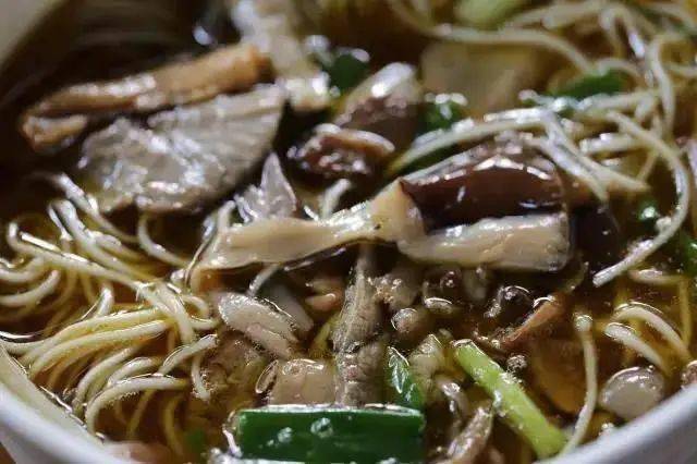 仲雍|一碗面，一杯茶，这座江南小城里的日子，舒坦似神仙