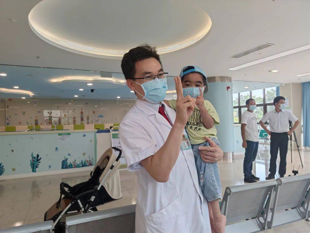 刘自强和挂靠在医院的东莞市儿科研究所,东莞市儿童遗传与感染性疾病