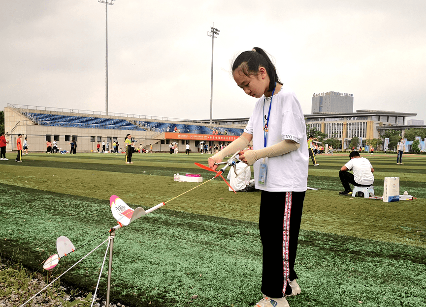 竞赛项目内容丰富,设置了橡筋动力模型飞机p1b一1,p1b一0,橡筋动力