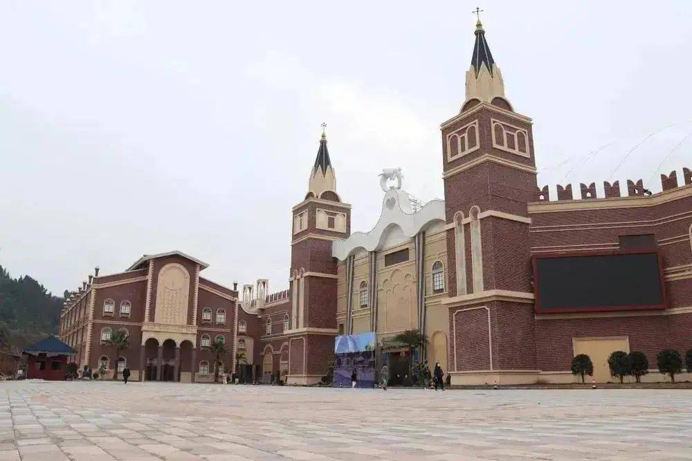 遂宁再上央视!cctv-1晚间新闻报道海洋之心五一假期游乐景象!