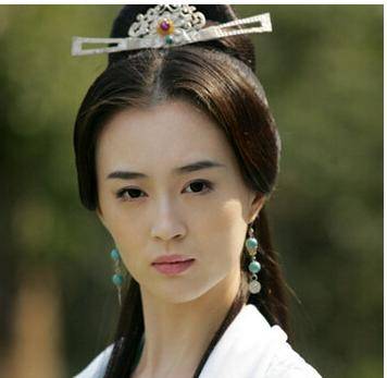 最早版本的陈宝珠演绎的周芷若完胜赵敏,容貌甩赵敏的演员九条街,而且