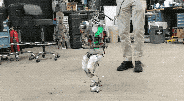 耗时三年打造出双足「漫威机器人」,效果堪比cg!