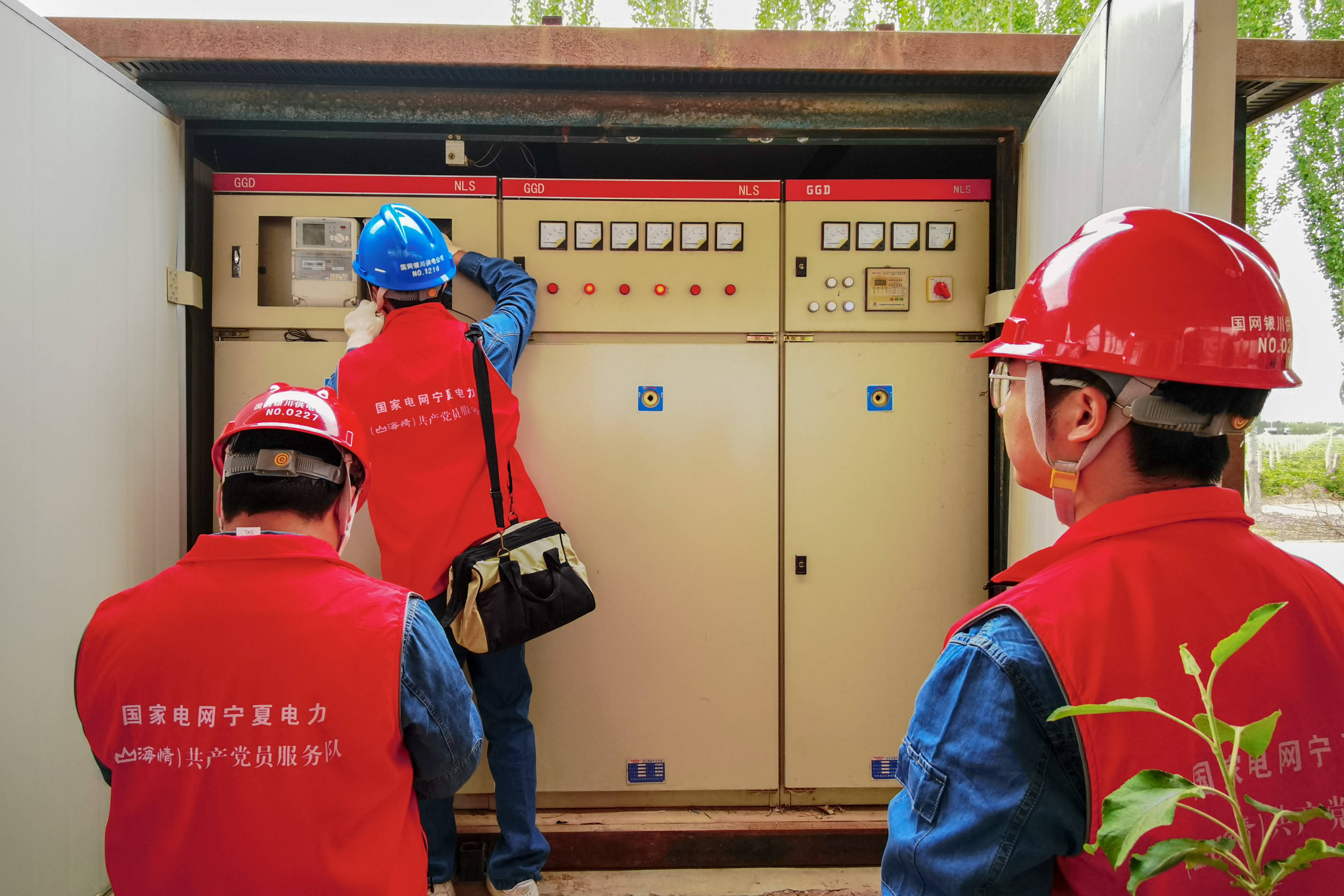 发布会后,参与发布会的媒体还走访了国网宁夏电力首家社会责任示范