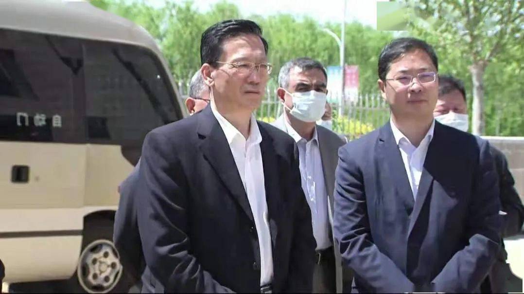 韩立平一行首先来到玉田县陈家铺镇供销合作社,通过听取汇报,实地参观