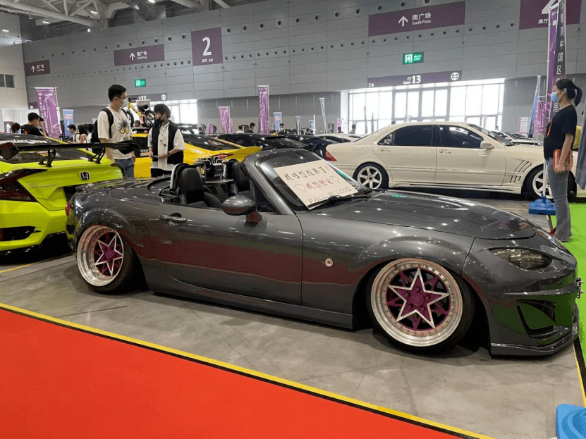2021深圳国际改装车展 不是一般辣眼睛!