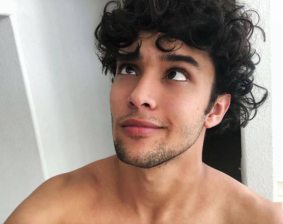 今日,拉美当红高粱饴,男版"卡妹" joel pimentel 宣布退出男团cnco,他