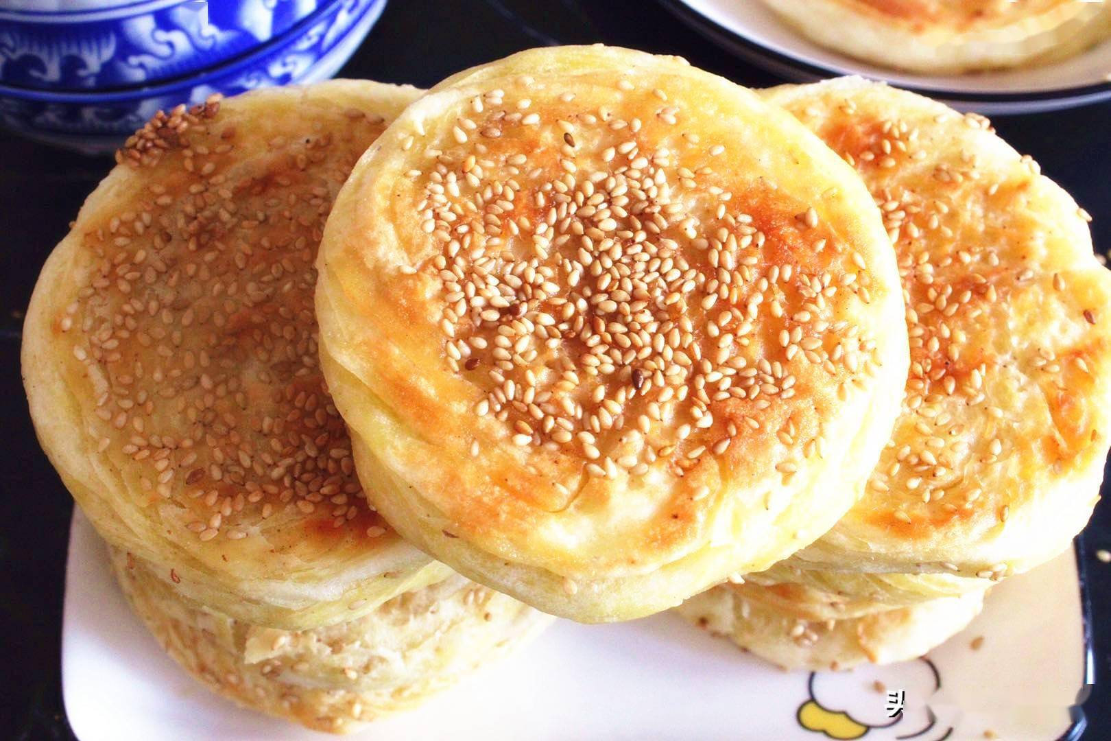 做椒盐饼有人半烫面有人加温水都不对教您2招柔软多层