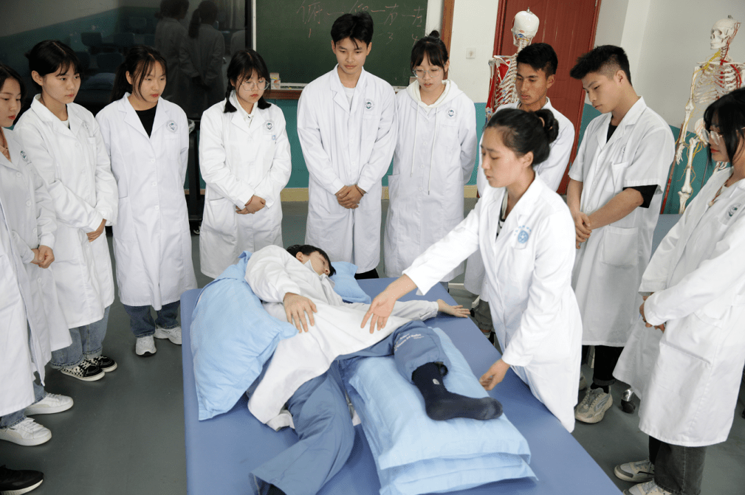 学中医康复保健就来四川省针灸学校!