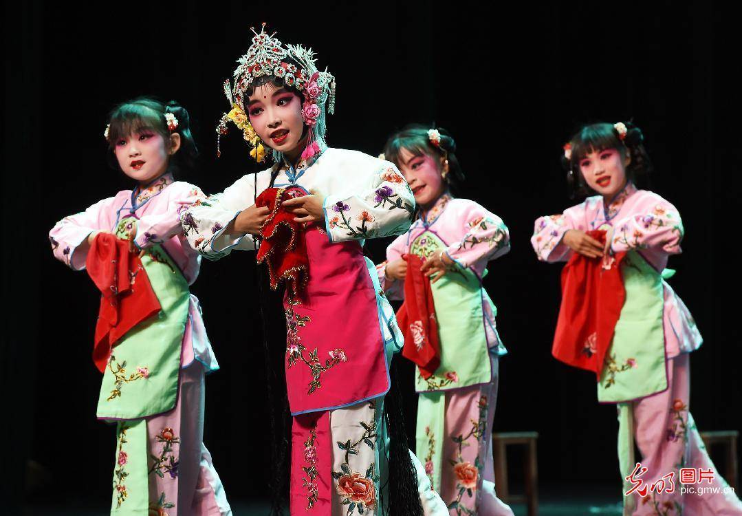 chinesetraditionaloperaintroducedtoschooltopromotetradit