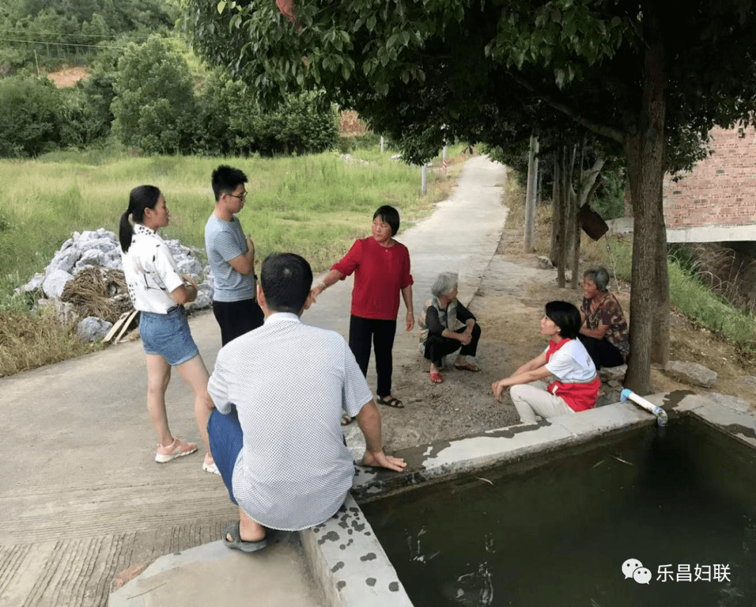 我為群眾辦實事秀水鎮婦聯開展婦女兩癌防治知識到村莊到社區活動