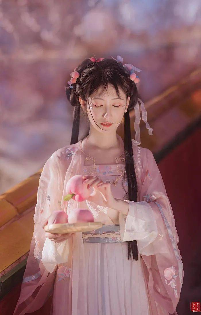 汉服美景春日小确幸温柔感满满的白桃乌龙色