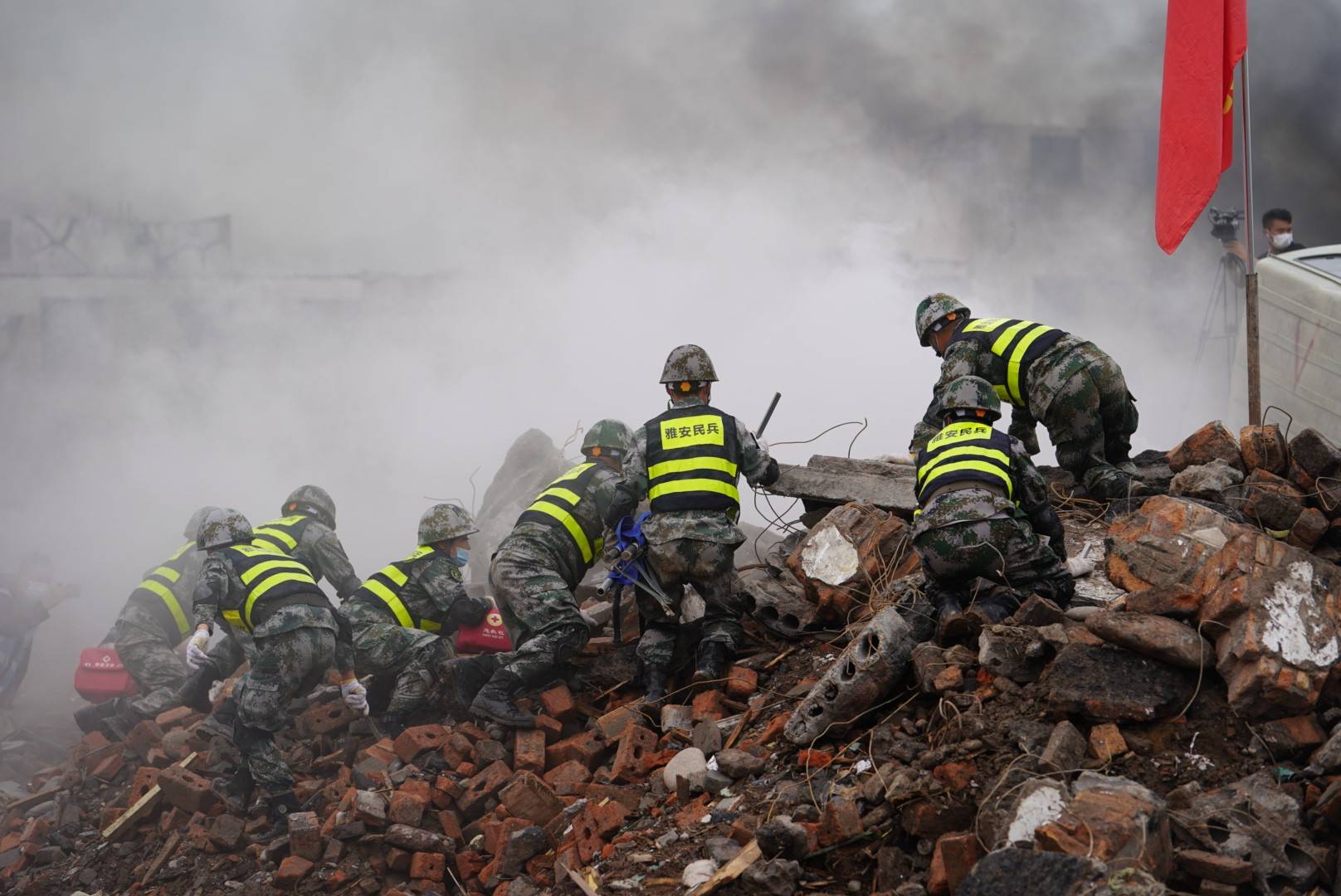 "应急使命·2021"抗震救灾演习在四川举行_雅安