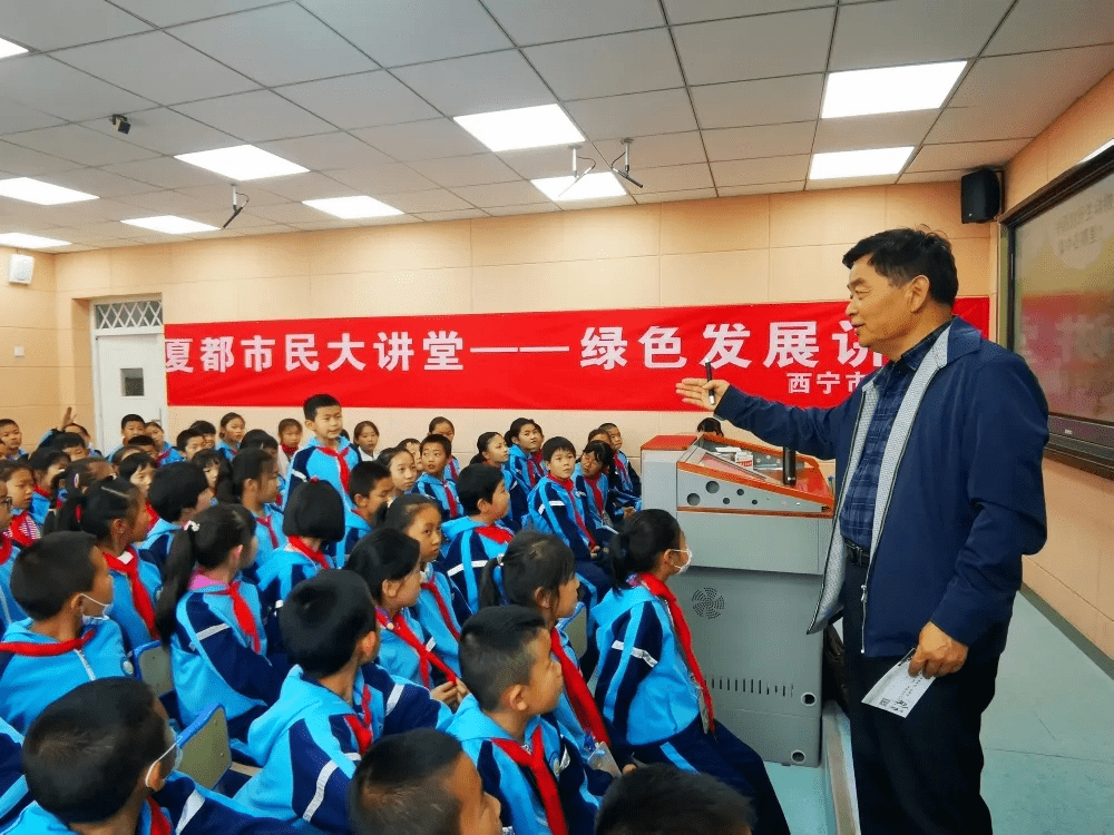 2018年12月,南川东路第二小学特邀中国书法家协会会员玄先凯先生等