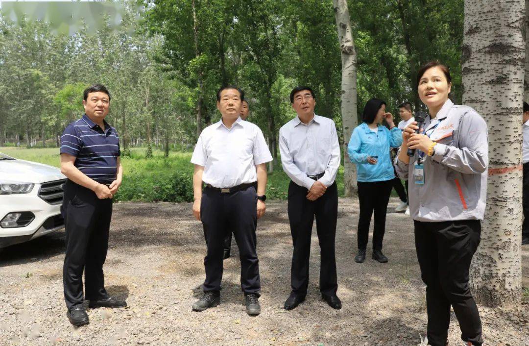 运城市人大常委会主任邓雁平,副主任郭宏,贾爱珍,王吉敏,潘志孝,贾