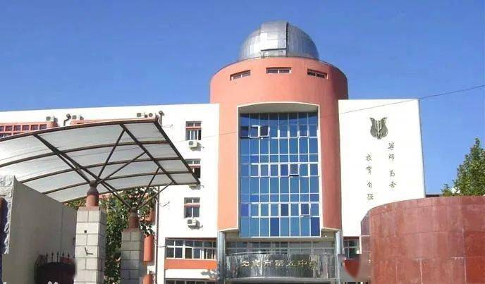 北京五中的学生活动特别多,社团也特别多,学校能够为每一位选择并考上