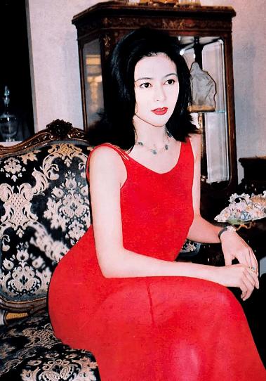 缺爱更缺钱的关家慧一脚"踹开"了他,但日子还要过,眼看失去了经济来源