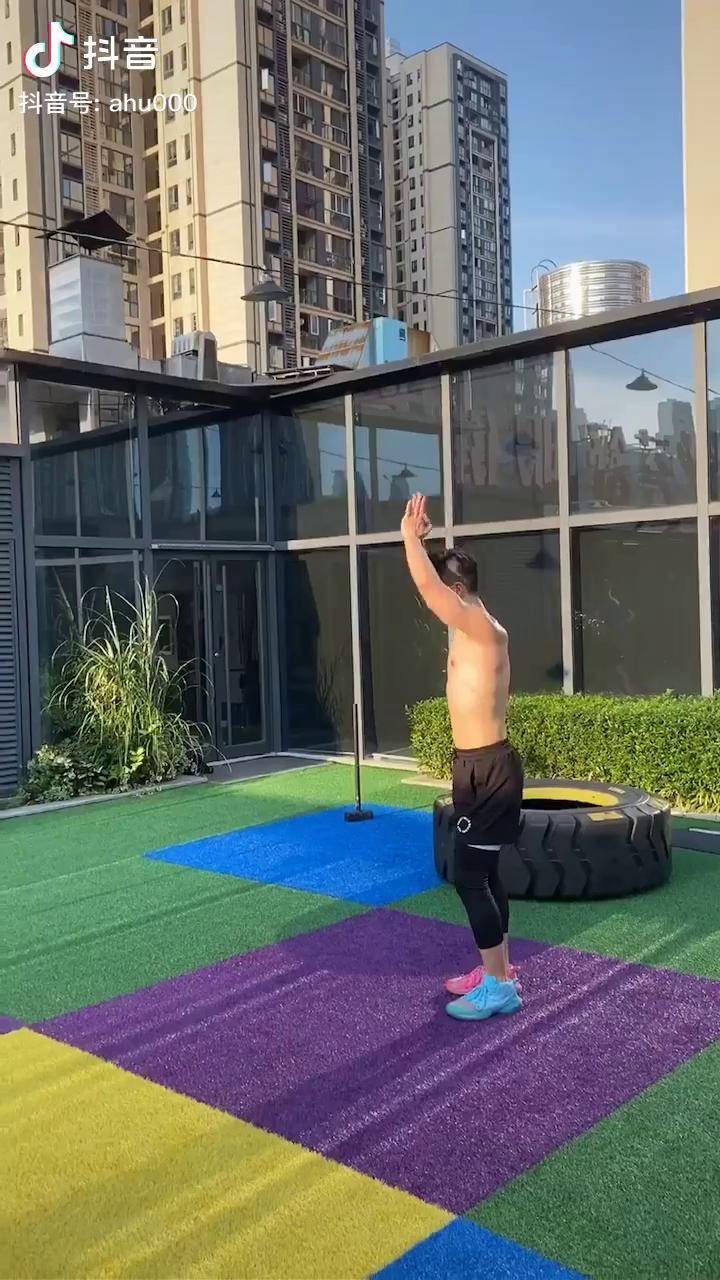 大师兄mb虚心学习指教一下后期剪辑特效你做的哪些动作我也都能做就是