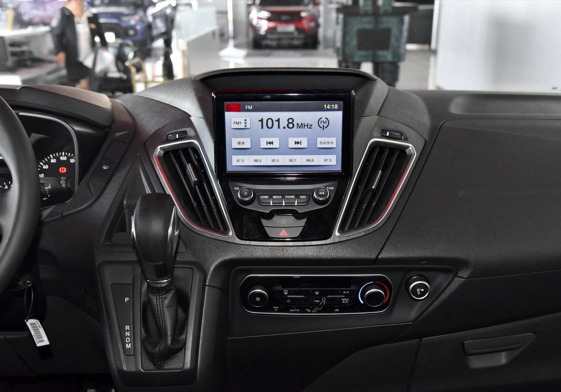 落地18万福特途睿欧进店实拍空间不逊奥德赛20t引擎6at