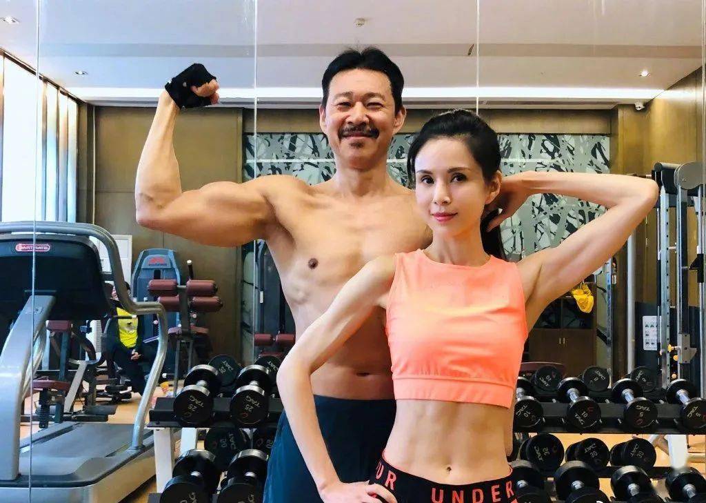 八块腹肌照片真实 ec906e357a734127908360eaada13f5b.jpeg