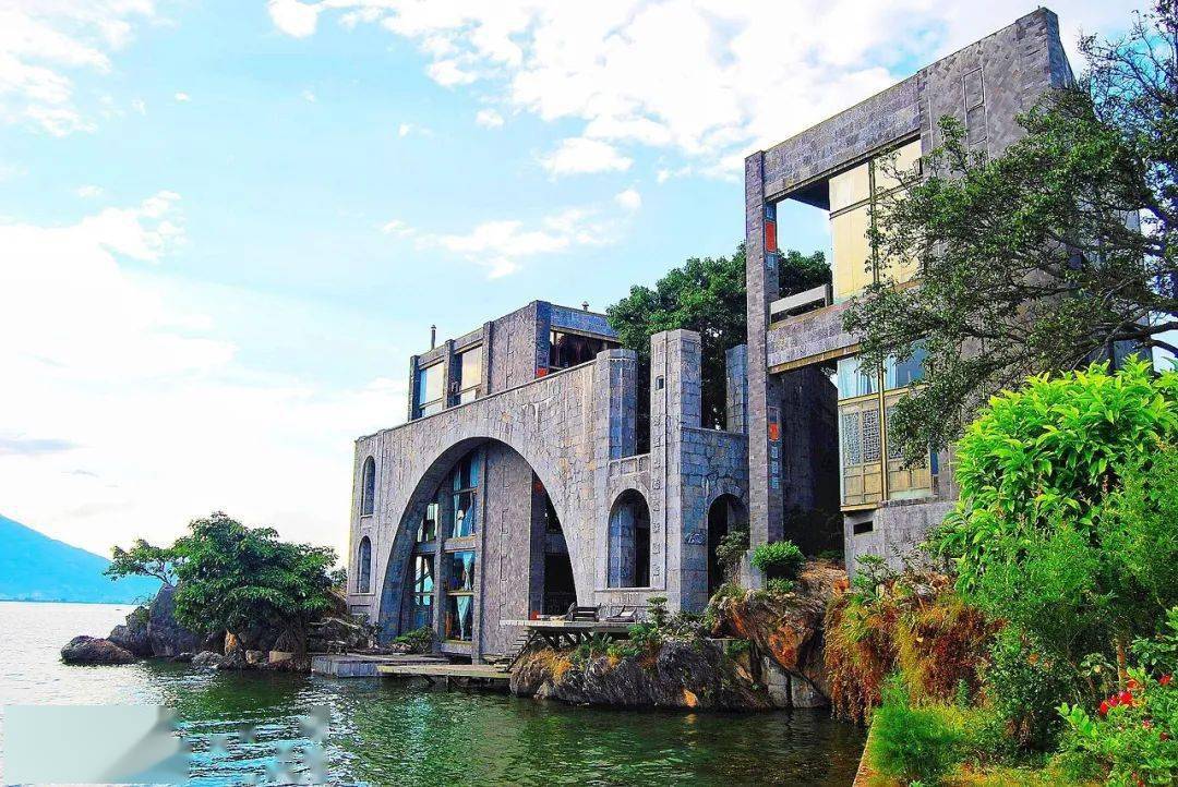 杨丽萍的宅子,李子柒的后院,大多数人向往的生活都在这儿了