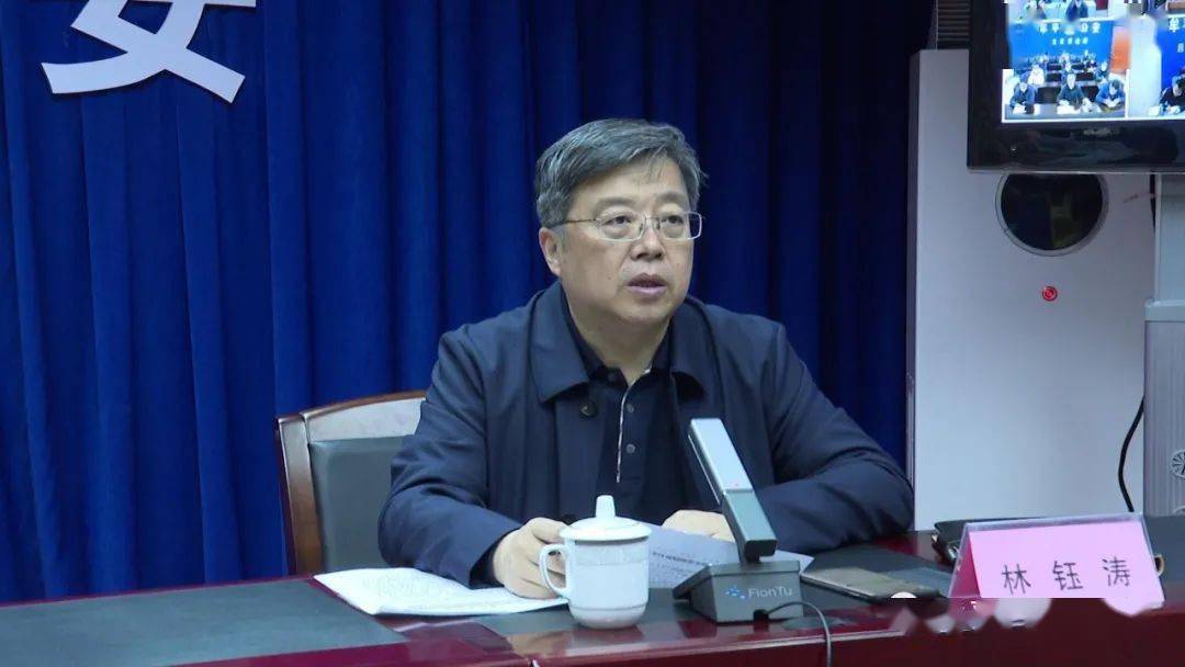 林钰涛要求,各级各部门要时刻绷紧疫情防控这根弦,坚决杜绝侥幸心理
