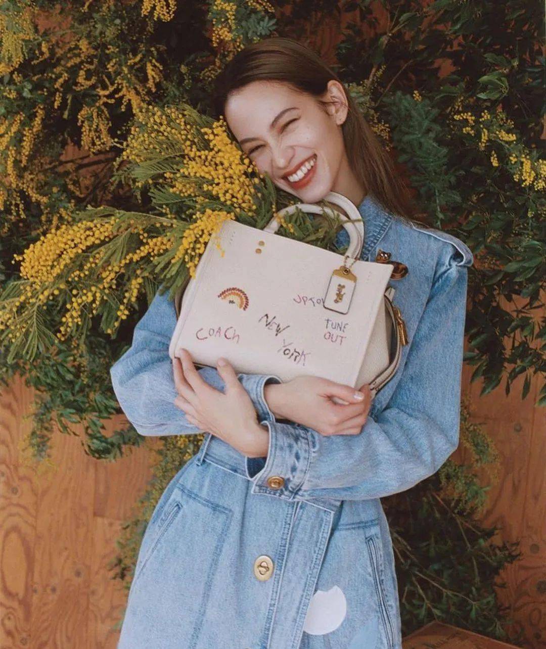 权志龙新旧女友同时秀出内衣照网友说jennie比水原好看但水原比她潮