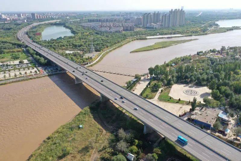 巍巍贺兰山,滔滔黄河水,多少年来不仅见证了宁夏"远介朔陲,交通梗阻"