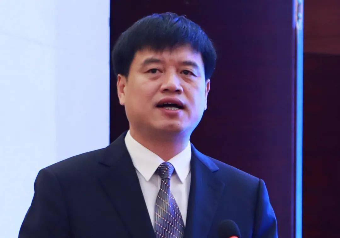 高洪彦介绍了长三角山东商会联盟和上海市山东商会的发展沿革,办会