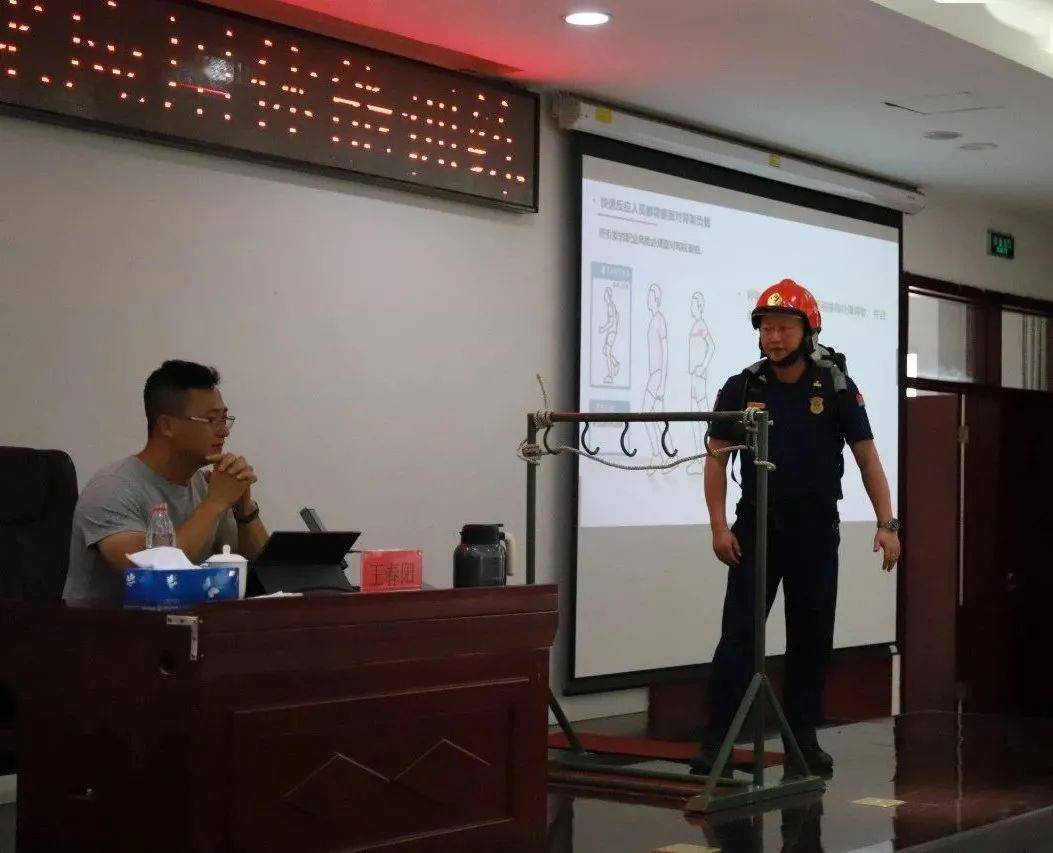 黄鑫教练长期从事体能训练及运动康复