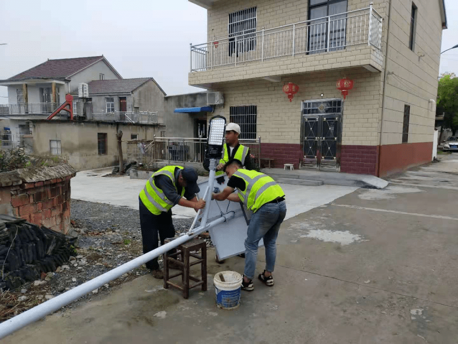 坝镇街道社区内有些路段一直没有路灯,影响居民的夜间安全和出行,存在