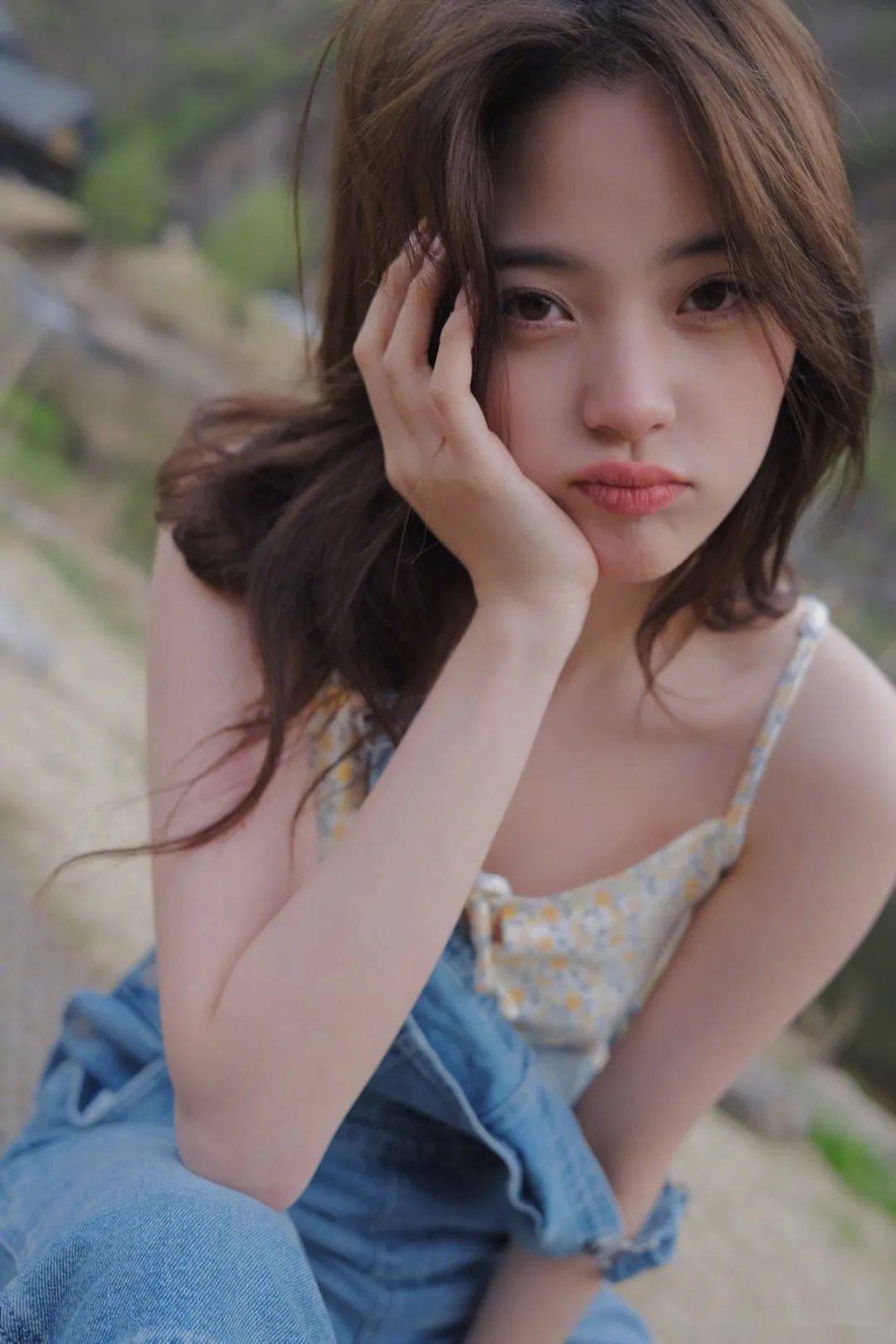 欧阳娜娜不乖了金发吊带又纯又欲难顶