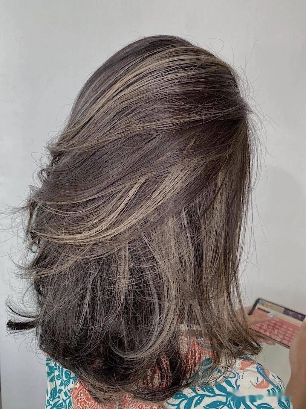 2021下半年爆火「风吹染」挑染发色小巧思_头发