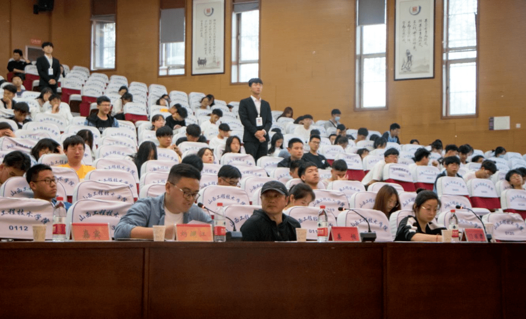 “砥砺前行筑红PP电子 app色建筑 不忘初心学百年党史” ——建筑模型大赛