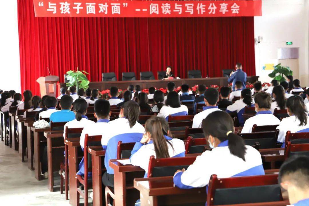 中国儿艺与孩子面对面一一冯俐院长与新疆学生分享阅读与写作