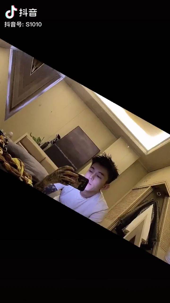 普通男孩鬼火少年