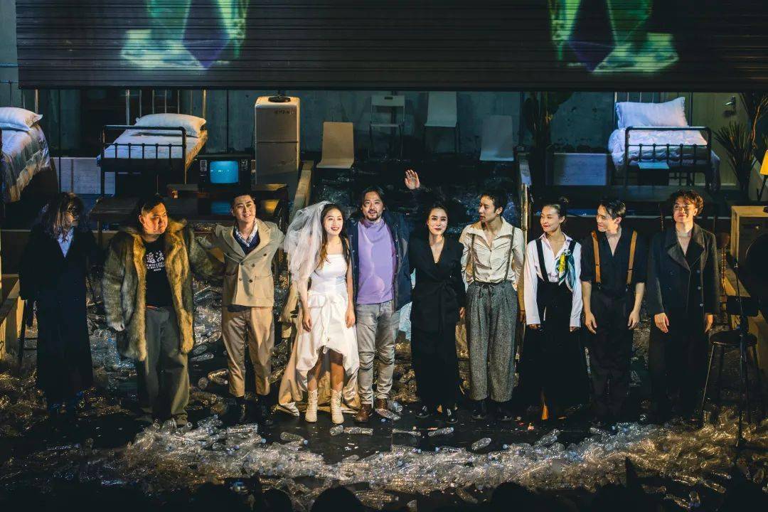 六月,在阿那亚戏剧节的海边,黑猫剧团再次向爱神发问,向观众发问.