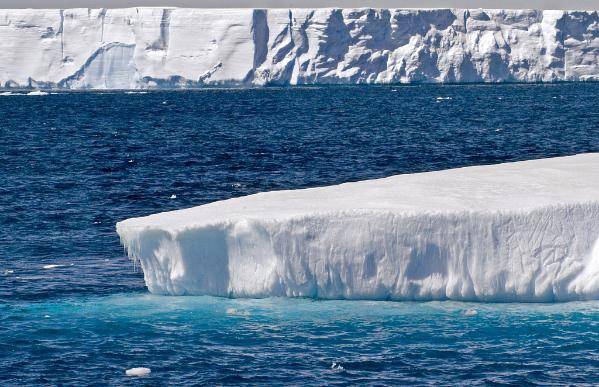 全球最大冰山从南极脱离 南极洲诞生世界最大冰山