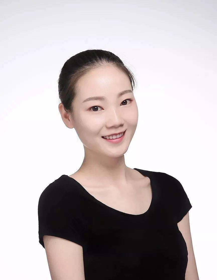 王洁琼老师浙江省舞蹈家协会会员,象山县舞蹈家协会副秘书长,毕业于