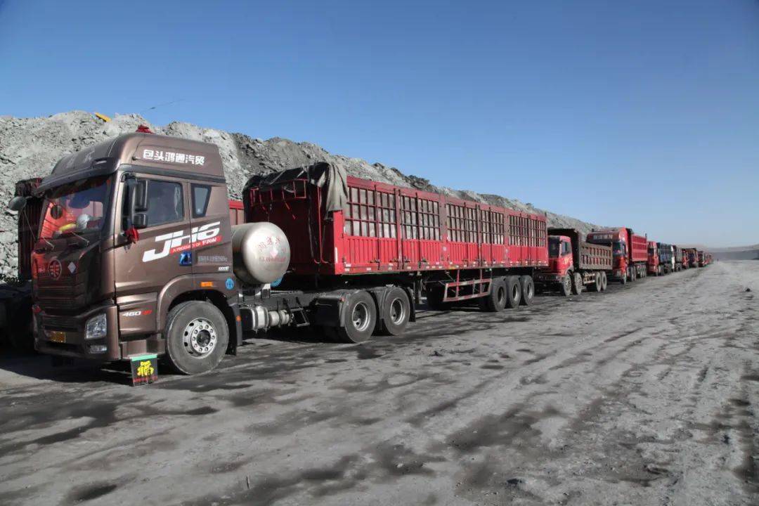 内蒙古运煤车图片