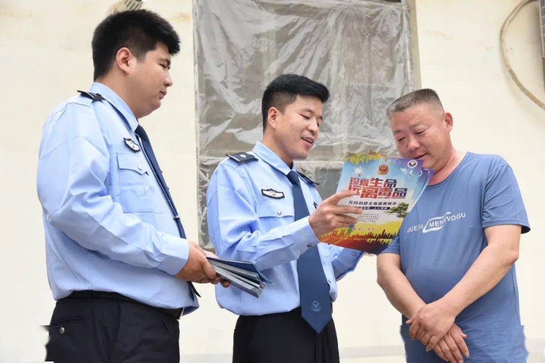 威县公安局积极组织开展禁毒宣传活动