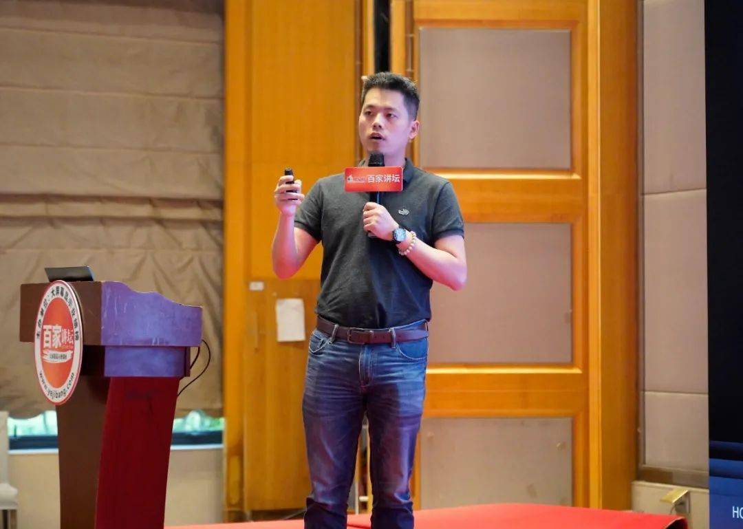 大屏幕显示业绩榜—ceo 张强guest lecturers 百家讲坛讲师团队>