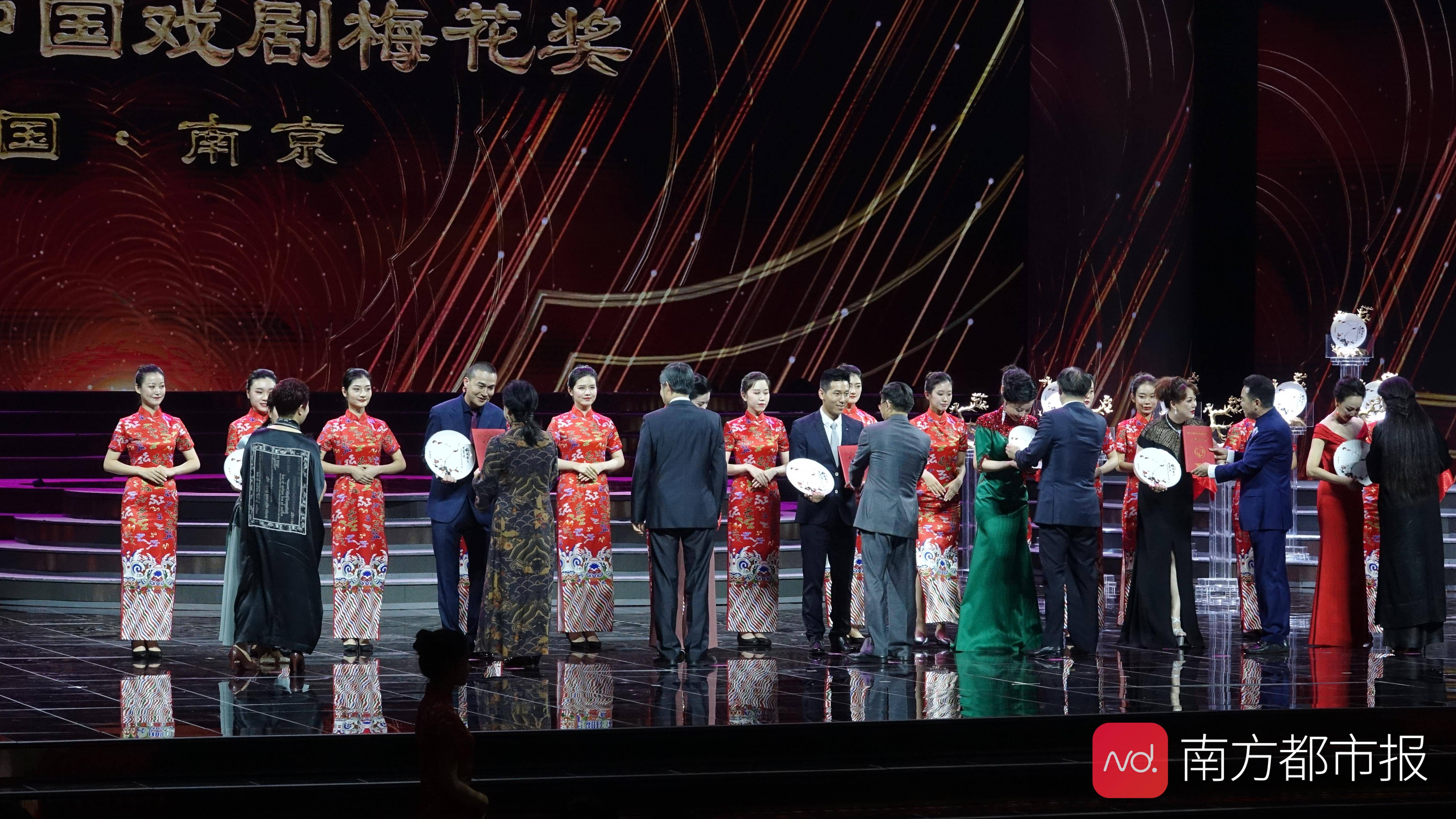 小满!从艺30周年的彭庆华获得第30届中国戏剧梅花奖