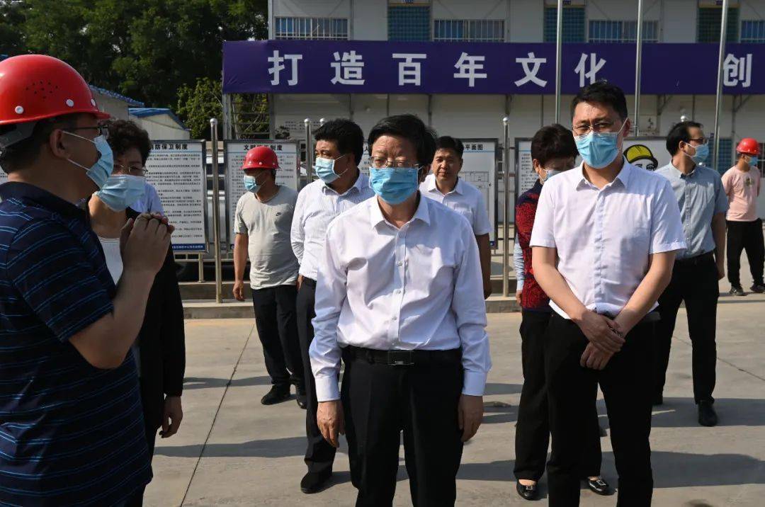 5月21日下午,市委书记钱三雄带领有关部门负责同志,到襄都区调研检查