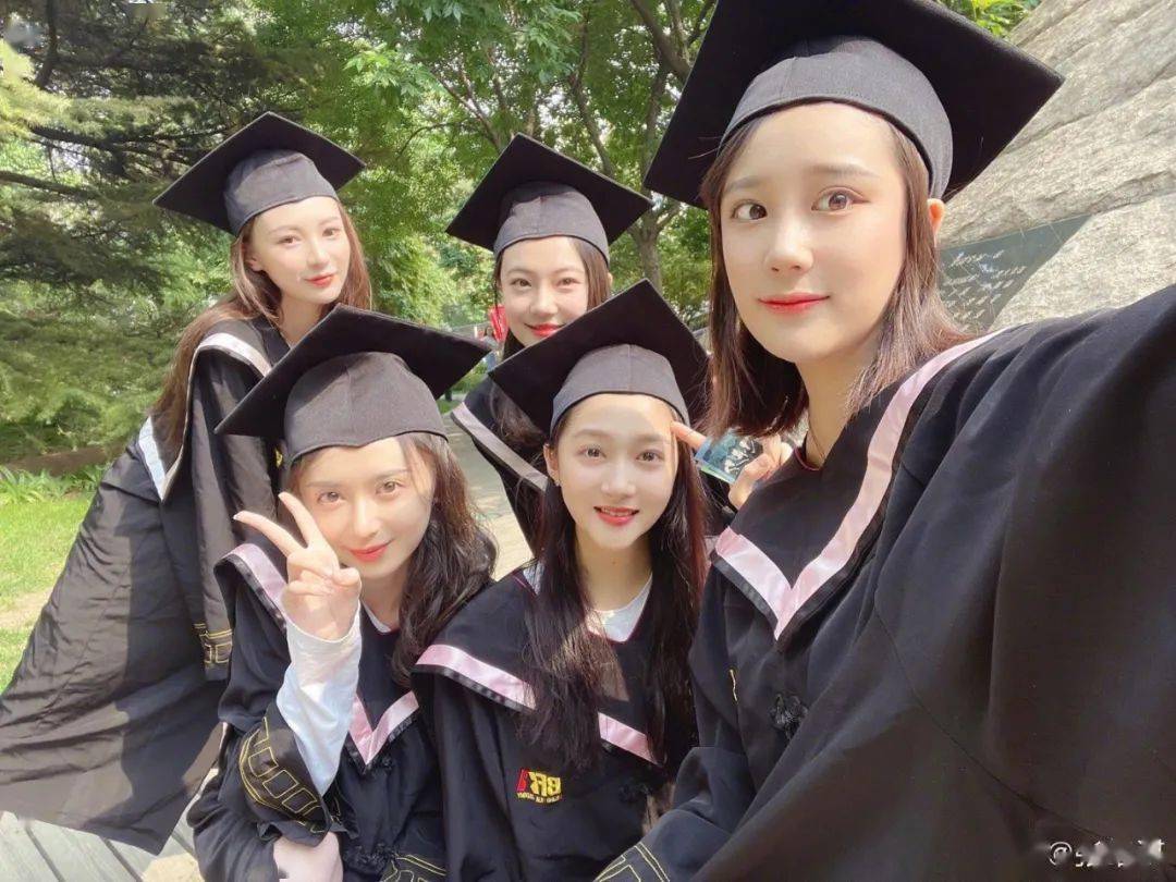 北电毕业照曝光关晓彤王俊凯刷屏热搜